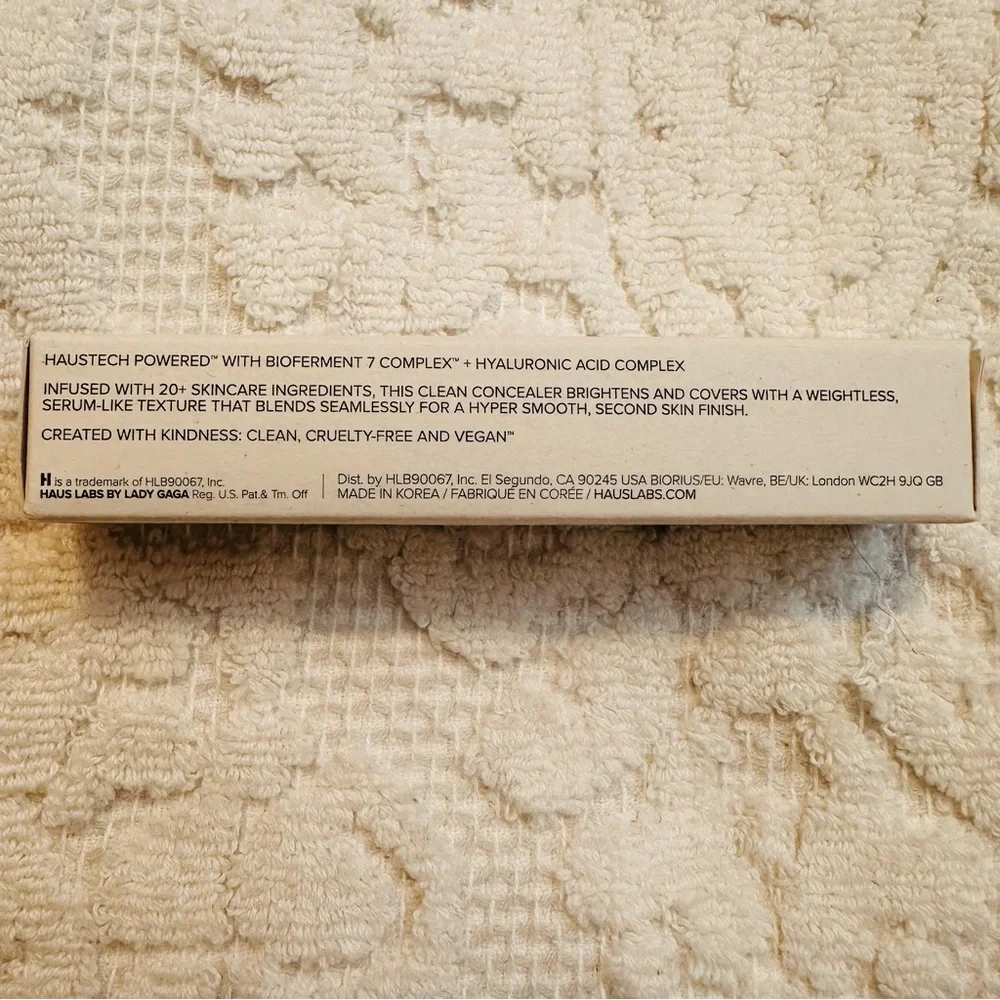 Haus Labs | Concealer | Triclone Skin Tech Concealer • 24 Medium Light